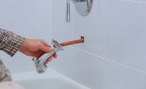 How to Replace a Bathtub Spout Pipe